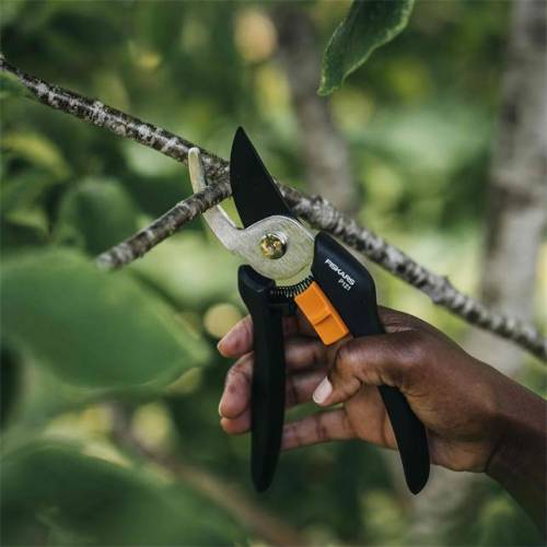 ΚΛΑΔΕΥΤΗΡΙ FISKARS P121